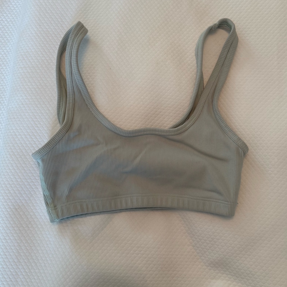 Aritzia Pale Green Ribbed Sports Bra size small
